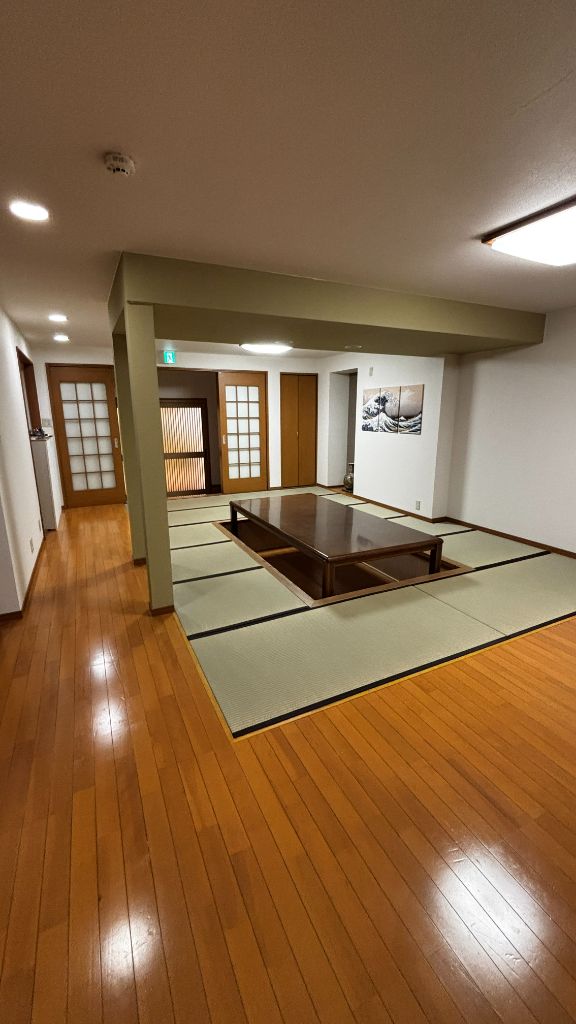Tatami lounge with sunken hearth